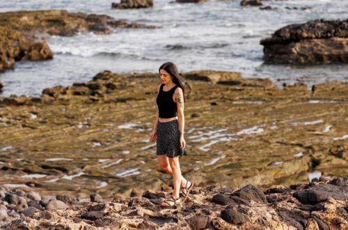 To-Want-Liste, Frau läuft am El Confital Beach (Symbolbild)